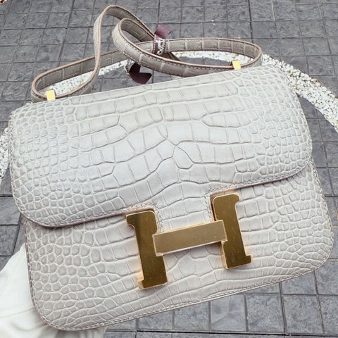 Constance 18 Gris Perle Matte Alligator